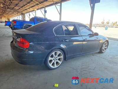 Trzecie zdjęcie samochodu z tyłu: 2006 BMW 330 I VIN:WBAVB33546KS36959 - miniatura