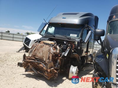 Drugie zdjęcie samochodu z przodu: 2020 VOLVO VN VNL VIN:4V4NC9EH6LN243095 - miniatura