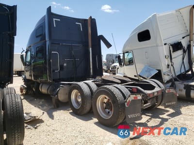 Trzecie zdjęcie samochodu z tyłu: 2020 VOLVO VN VNL VIN:4V4NC9EH6LN243095 - miniatura