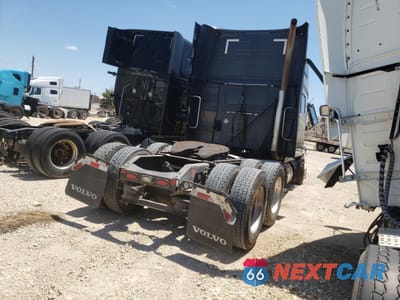 Czwarte zdjęcie samochodu z boku: 2020 VOLVO VN VNL VIN:4V4NC9EH6LN243095 - miniatura