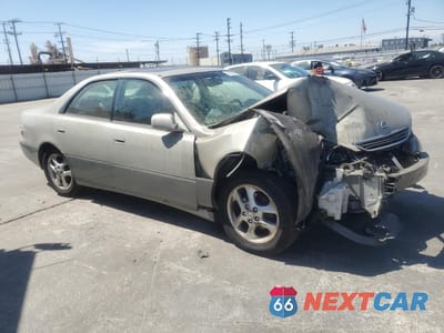 Czwarte zdjęcie samochodu z boku: 2000 LEXUS ES 300 VIN:JT8BF28G3Y5078015 - miniatura