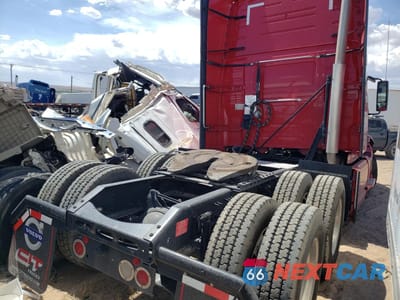 Czwarte zdjęcie samochodu z boku: 2023 VOLVO VN VNL VIN:4V4NC9EH4PN624563 - miniatura