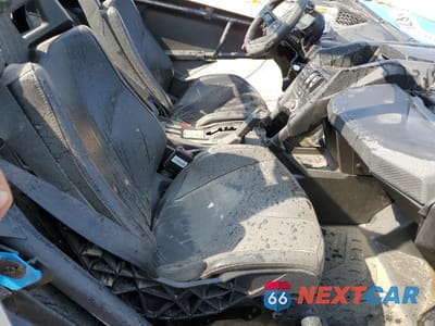 Piąte zdjęcie samochodu w środku: 2023 CAN-AM MAVERICK X3 RS TURBO RR VIN:3JBVJAV45PE000102 - miniatura