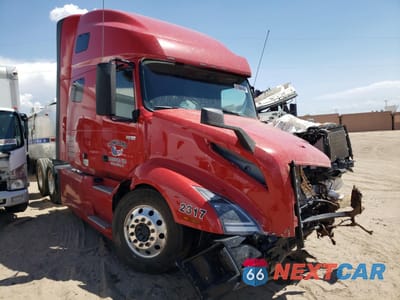 2023 VOLVO VN VNL 4V4NC9EH4PN624563 - główne zdjęcie licytacji z USA - miniatura