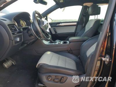 Zdjęcie 7 z 13 samochodu: 2017 VOLKSWAGEN TOUAREG WOLFSBURG VIN:WVGRF7BPXHD003755 - miniatura
