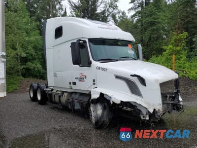 2018 VOLVO VN VNL 4V4NC9EH5JN895607 - główne zdjęcie licytacji z USA - miniatura