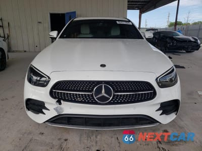Piąte zdjęcie samochodu w środku: 2022 MERCEDES-BENZ E 350 VIN:W1KZF8DB7NB053490 - miniatura