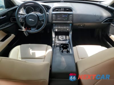 Zdjęcie 8 z 13 samochodu: 2018 JAGUAR XE VIN:SAJAR4FX0JCP27825 - miniatura