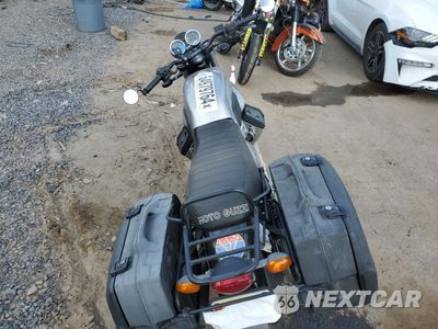 Czwarte zdjęcie samochodu z boku: 2014 MOTO GUZZI V7 CLASSIC VIN:ZGULWUA11EM200103 - miniatura