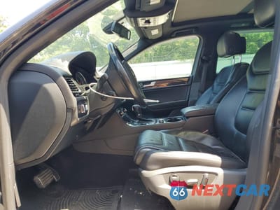 Piąte zdjęcie samochodu w środku: 2014 VOLKSWAGEN TOUAREG V6 TDI VIN:WVGEP9BP4ED010414 - miniatura