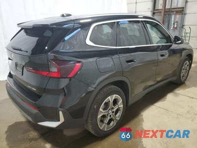 Trzecie zdjęcie samochodu z tyłu: 2023 BMW X1 XDRIVE28I VIN:WBX73EF04P5X46896 - miniatura