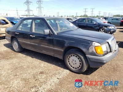 Czwarte zdjęcie samochodu z boku: 1986 MERCEDES BENZ 300 E VIN:WDBEA30056A122976 - miniatura