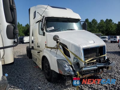 2014 VOLVO VN VNL 4V4NC9EH9EN173742 - główne zdjęcie licytacji z USA - miniatura