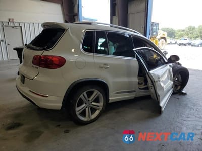 Trzecie zdjęcie samochodu z tyłu: 2015 VOLKSWAGEN TIGUAN S VIN:WVGAV7AX5FW015900 - miniatura