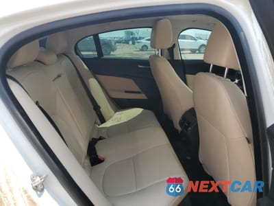 Zdjęcie 10 z 13 samochodu: 2018 JAGUAR XE VIN:SAJAR4FX0JCP27825 - miniatura