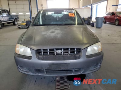 Piąte zdjęcie samochodu w środku: 2001 HYUNDAI ACCENT GL VIN:KMHCG45C81U225775 - miniatura