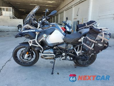Trzecie zdjęcie samochodu z tyłu: 2016 BMW R1200 GS ADVENTURE VIN:WB10A1209GZ664400 - miniatura