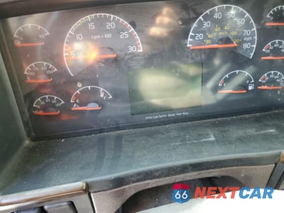 Zdjęcie 8 z 10 samochodu: 2014 VOLVO VN VNL VIN:4V4NC9EH9EN173742 - miniatura