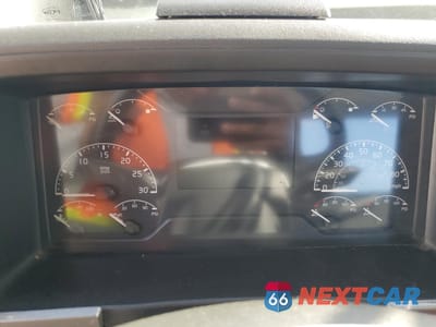 Zdjęcie 8 z 10 samochodu: 2019 VOLVO VNR VIN:4V4W39EG3KN226149 - miniatura