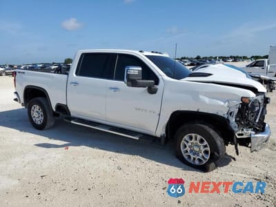 Czwarte zdjęcie samochodu z boku: 2024 CHEVROLET SILVERADO K2500 HEAVY DUTY LTZ VIN:1GC4YPEY8RF110581 - miniatura