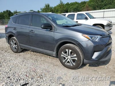 Czwarte zdjęcie samochodu z boku: 2018 TOYOTA RAV4 LE VIN:JTMZFREV8JJ179737 - miniatura