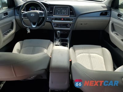 Zdjęcie 8 z 13 samochodu: 2018 HYUNDAI SONATA HYBRID VIN:KMHE24L36JA078447 - miniatura