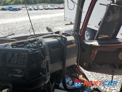 Piąte zdjęcie samochodu w środku: 2007 VOLVO VN VNL VIN:4V4NC9GH17N442235 - miniatura