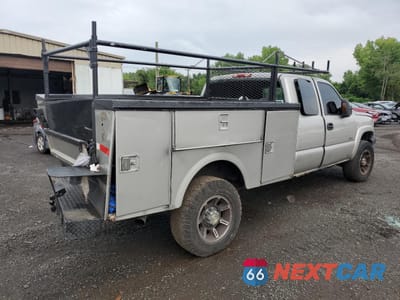 Czwarte zdjęcie samochodu z boku: 2005 CHEVROLET SILVERADO K3500 VIN:1GBHK39U65E184282 - miniatura