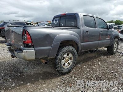 Trzecie zdjęcie samochodu z tyłu: 2014 TOYOTA TACOMA DOUBLE CAB VIN:5TFLU4EN7EX105825 - miniatura