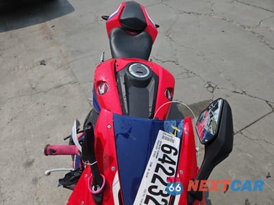Piąte zdjęcie samochodu w środku: 2023 HONDA CBR1000 RR VIN:JH2SC7718PK600519 - miniatura