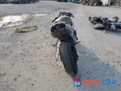 Czwarte zdjęcie samochodu z boku: 2005 SUZUKI GSX-R600 K VIN:JS1GN7CA652105502 - miniatura