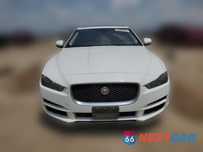 Piąte zdjęcie samochodu w środku: 2018 JAGUAR XE VIN:SAJAR4FX0JCP27825 - miniatura