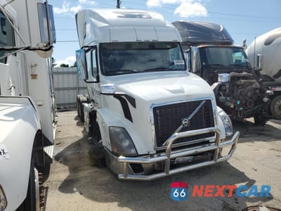 2013 VOLVO VN VNL 4V4NC9TH5DN141453 - główne zdjęcie licytacji z USA - miniatura