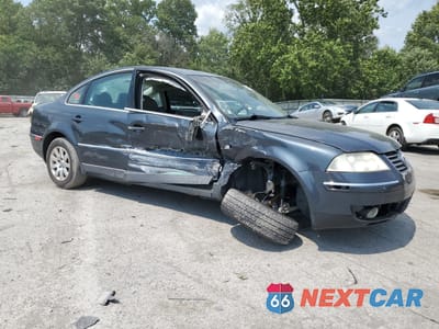 Czwarte zdjęcie samochodu z boku: 2003 VOLKSWAGEN PASSAT GLS VIN:WVWPD63B33P181741 - miniatura