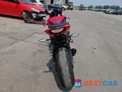 Czwarte zdjęcie samochodu z boku: 2023 HONDA CBR1000 RR VIN:JH2SC7718PK600519 - miniatura