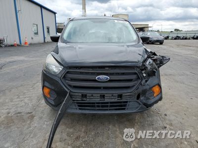 Piąte zdjęcie samochodu w środku: 2018 FORD ESCAPE S VIN:1FMCU0F77JUA30513 - miniatura