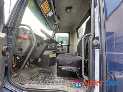 Zdjęcie 8 z 10 samochodu: 2017 VOLVO VN VNM VIN:4V4M19EG2HN985090 - miniatura