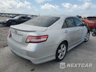 Trzecie zdjęcie samochodu z tyłu: 2010 TOYOTA CAMRY BASE VIN:4T1BF3EK3AU542380 - miniatura