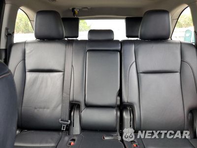 Zdjęcie 10 z 13 samochodu: 2019 TOYOTA HIGHLANDER SE VIN:5TDKZRFHXKS564058 - miniatura