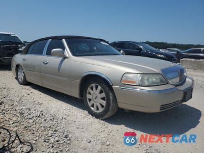 Czwarte zdjęcie samochodu z boku: 2004 LINCOLN TOWN CAR ULTIMATE LONG WHEELBASE VIN:1LNHM85W24Y652396 - miniatura