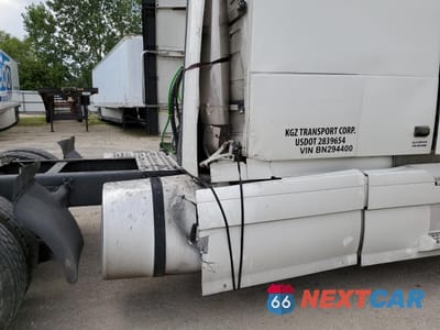 Zdjęcie 9 z 10 samochodu: 2011 VOLVO VN VNL VIN:4V4NC9EH0BN294400 - miniatura