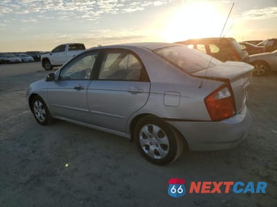 Drugie zdjęcie samochodu z przodu: 2006 KIA SPECTRA LX VIN:KNAFE122365310796 - miniatura