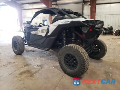 Trzecie zdjęcie samochodu z tyłu: 2023 CAN-AM MAVERICK X3 RS TURBO RR VIN:3JBVJAV48PE001390 - miniatura
