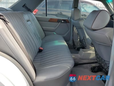 Zdjęcie 10 z 12 samochodu: 1986 MERCEDES-BENZ 300 E VIN:WDBEA30DXGA269701 - miniatura