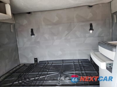 Zdjęcie 6 z 10 samochodu: 2011 VOLVO VN VNL VIN:4V4NC9EH0BN294400 - miniatura