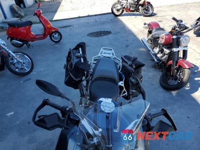 Piąte zdjęcie samochodu w środku: 2016 BMW R1200 GS ADVENTURE VIN:WB10A1209GZ664400 - miniatura