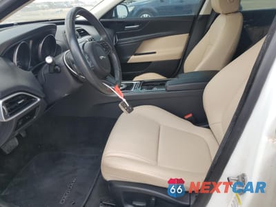 Zdjęcie 7 z 13 samochodu: 2018 JAGUAR XE VIN:SAJAR4FX0JCP27825 - miniatura