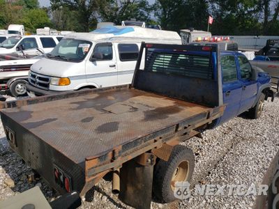 Trzecie zdjęcie samochodu z tyłu: 2004 CHEVROLET SILVERADO K3500 VIN:1GBJK33274F208350 - miniatura