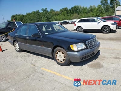 Czwarte zdjęcie samochodu z boku: 1996 MERCEDES-BENZ S 320W VIN:WDBGA32E7TA320385 - miniatura