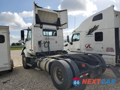 Trzecie zdjęcie samochodu z tyłu: 2019 VOLVO VNR VIN:4V4W39EG3KN226149 - miniatura